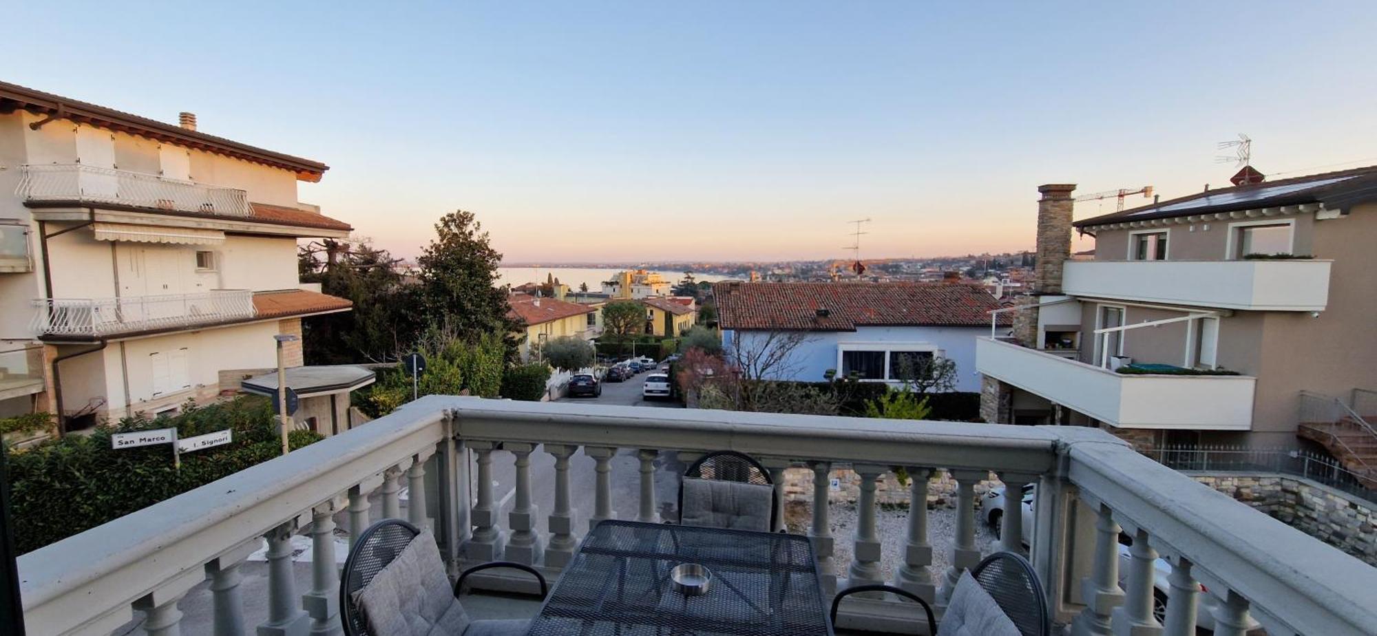 Appartamenti Esmera Desenzano del Garda Exterior foto