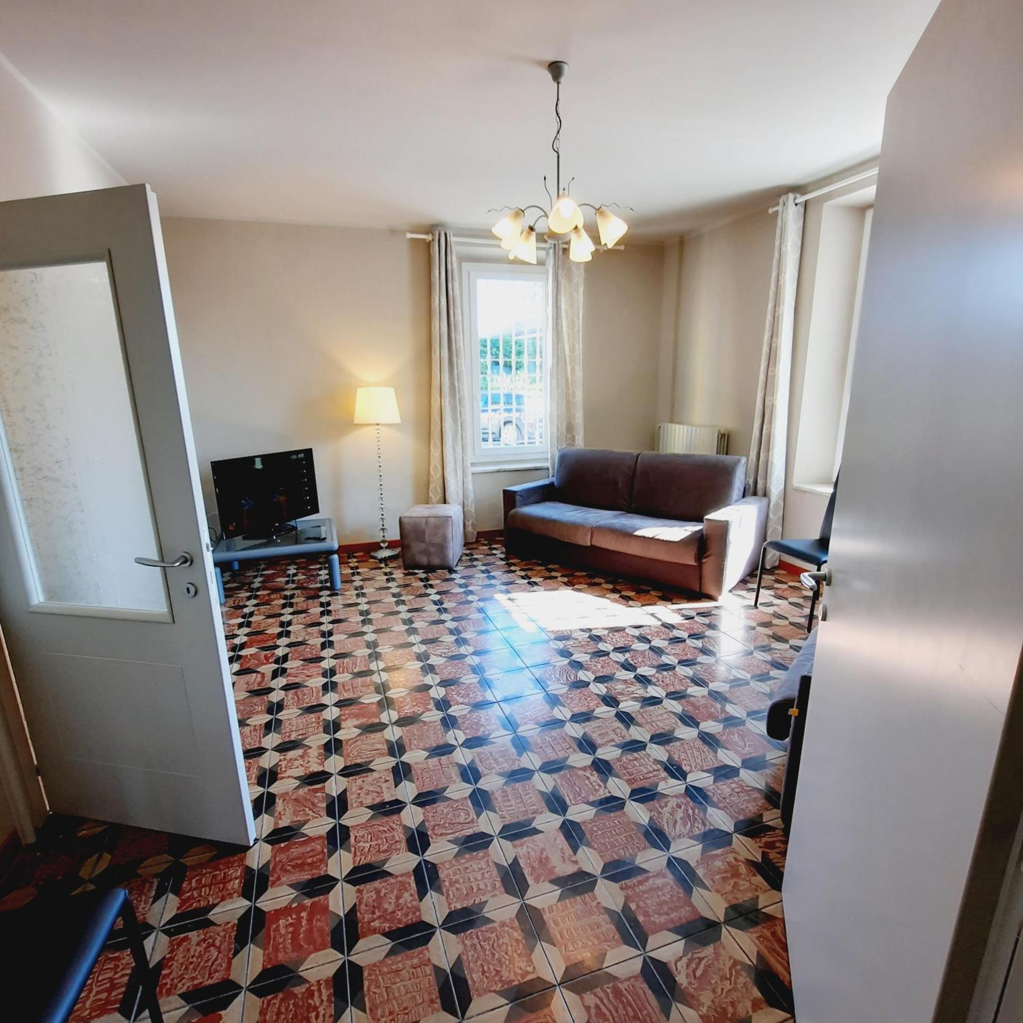 Appartamenti Esmera Desenzano del Garda Exterior foto