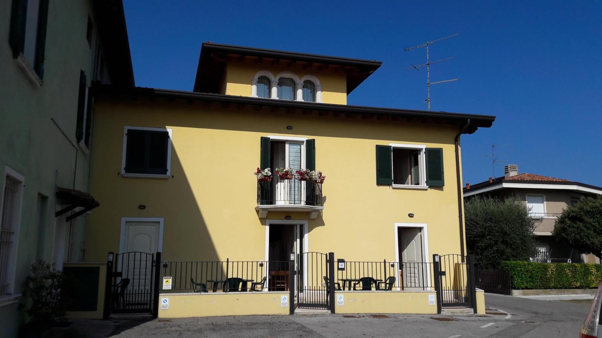 Appartamenti Esmera Desenzano del Garda Exterior foto