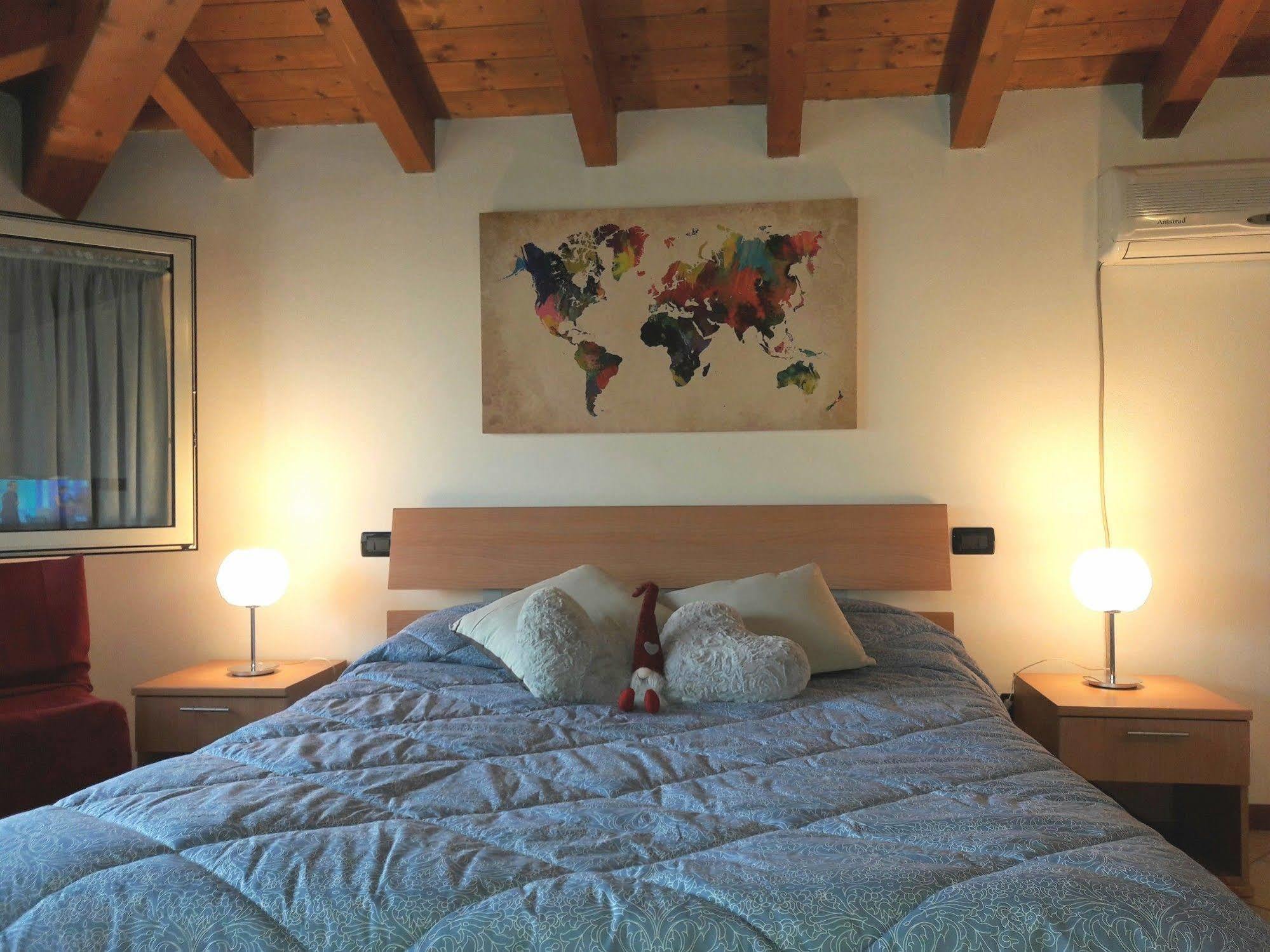 Appartamenti Esmera Desenzano del Garda Exterior foto