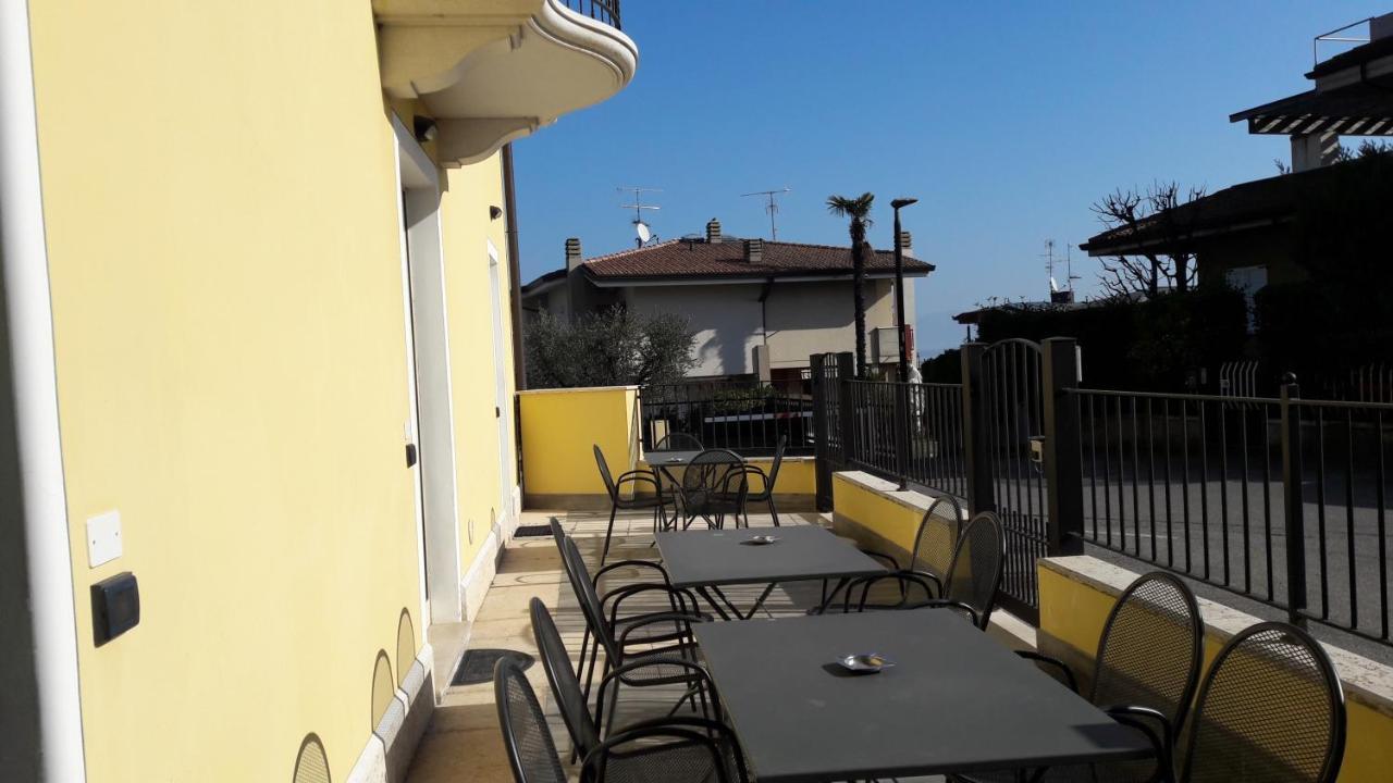 Appartamenti Esmera Desenzano del Garda Exterior foto